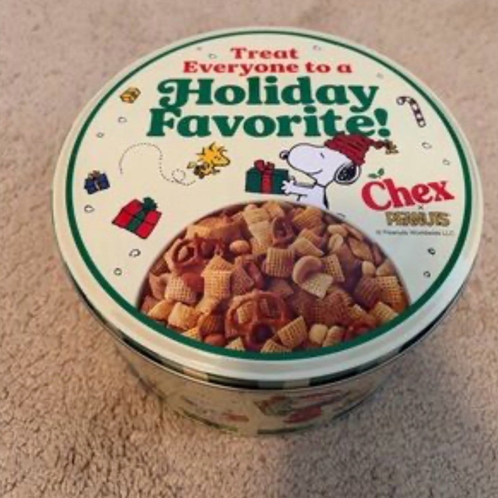 Chex Collab with Snoppy & Charlie Brown Peanuts COLLECTABLE 2025 Holiday Tin - Picture 2 of 6